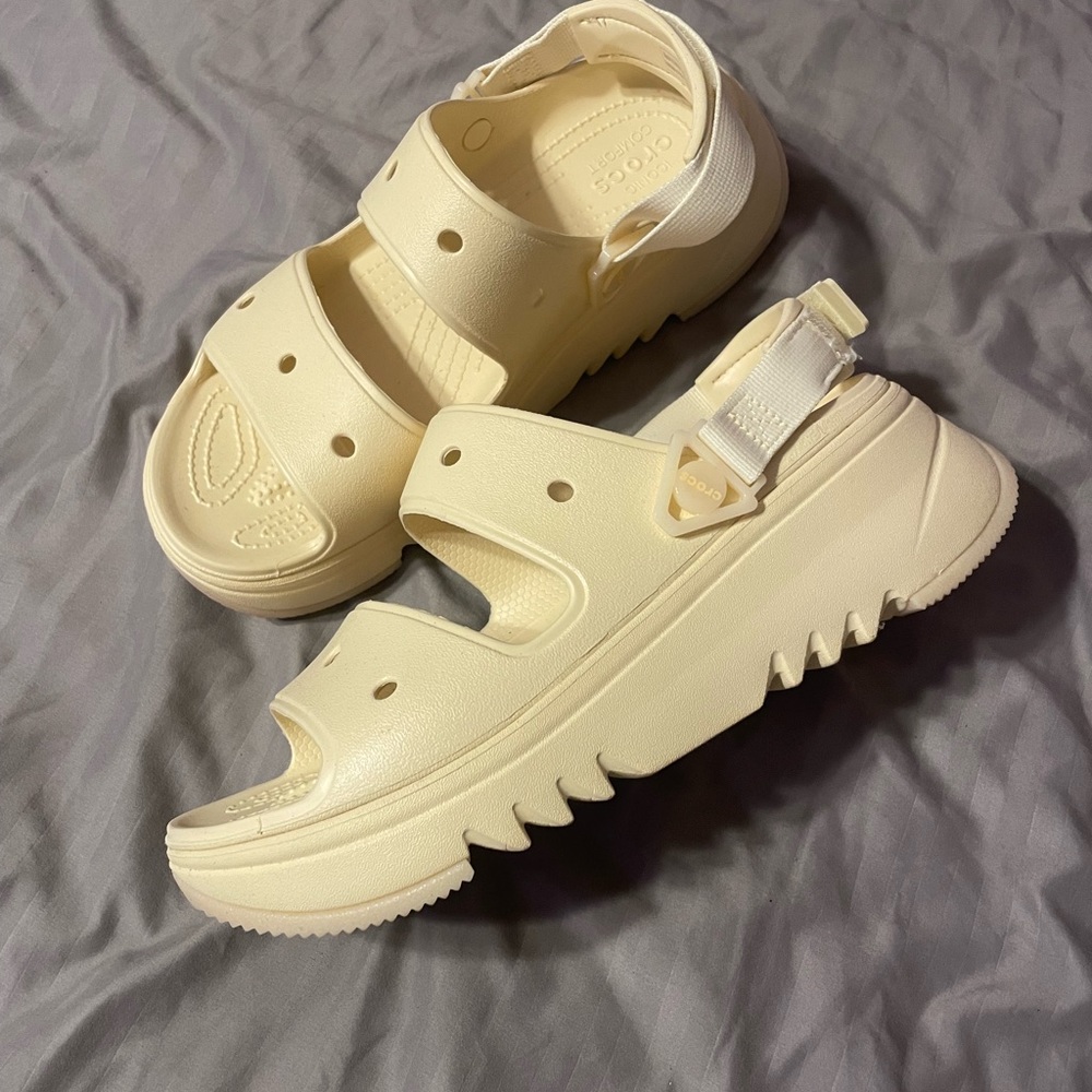 Used Crocs Hiker Cream Colored Women’s Size 11/ Men’s Size 9
